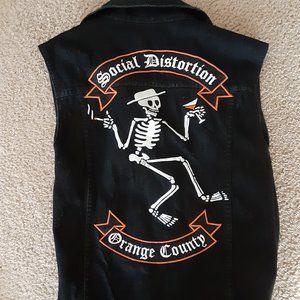 Men's medium social distortion vest